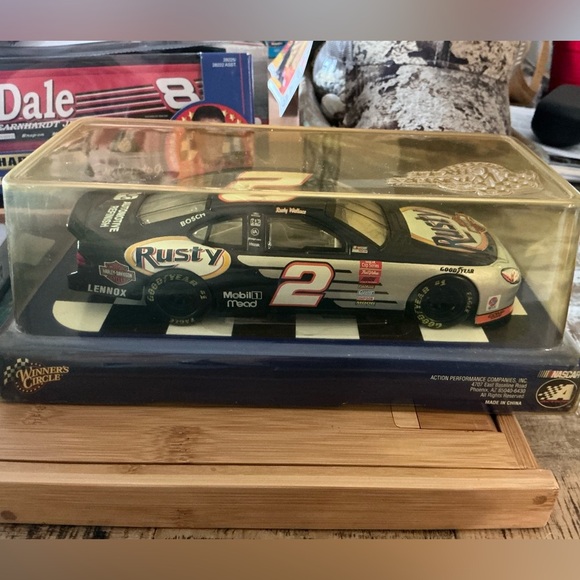 Rusty Wallace #2 Diecast Bank 1:24 Stock Car Winner’s Circle Nascar Collectable - Picture 2 of 5
